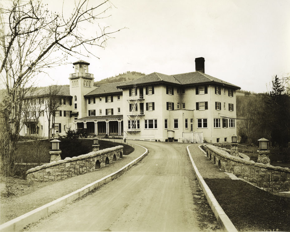 Columbia Gorge Hotel