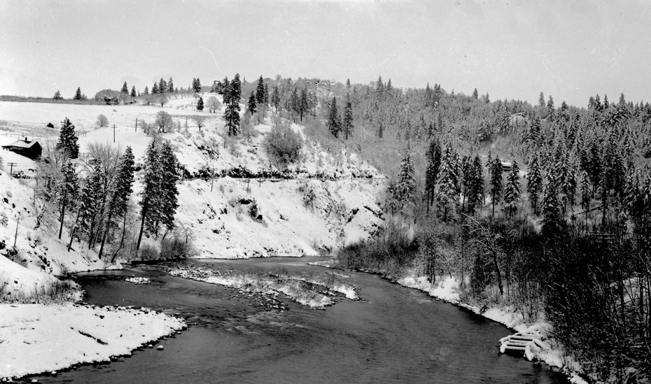 Hood River in Snow