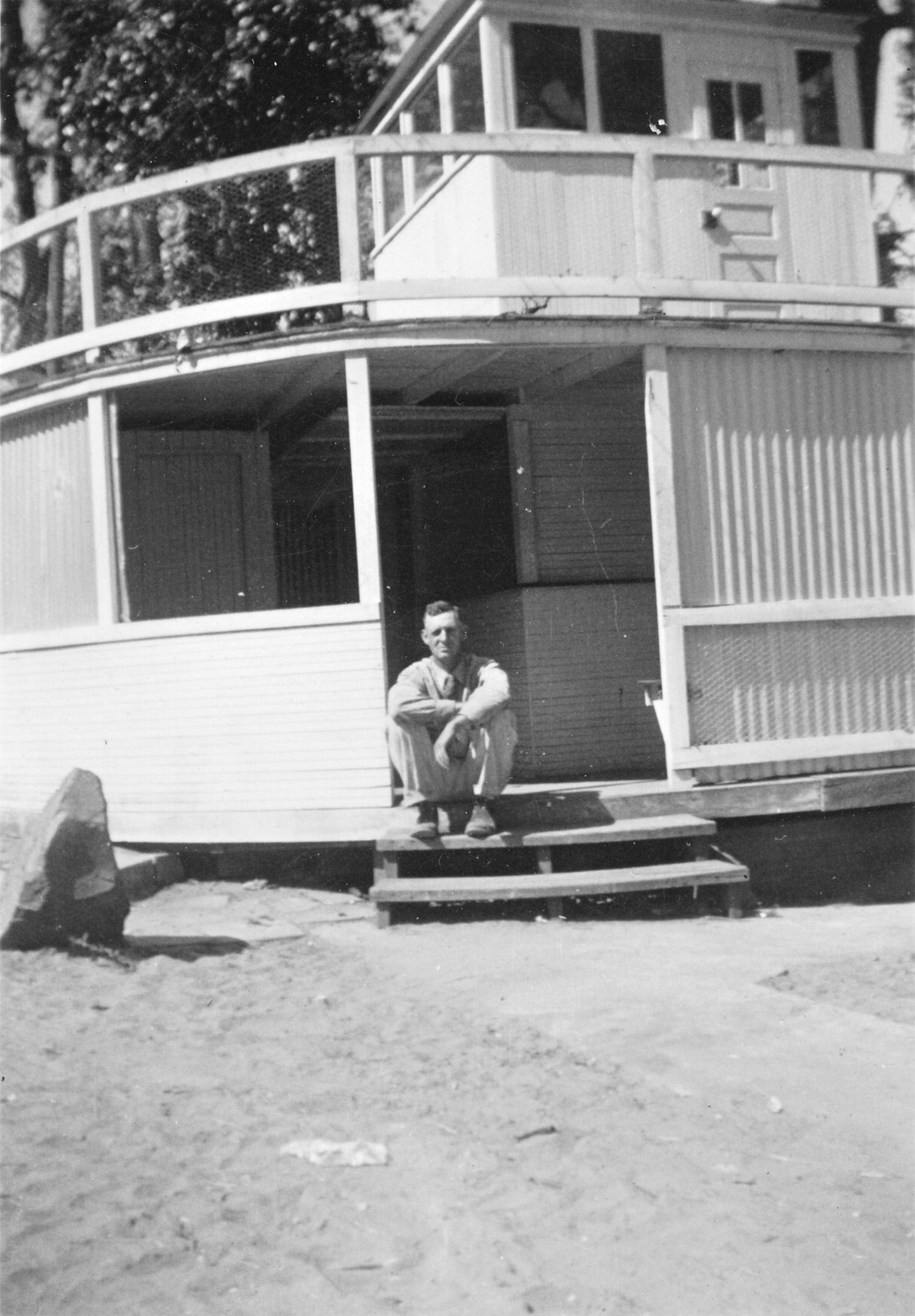 “Earl Koberg at Beerstand”