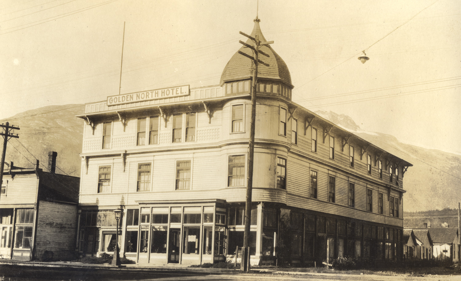 Golden North Hotel